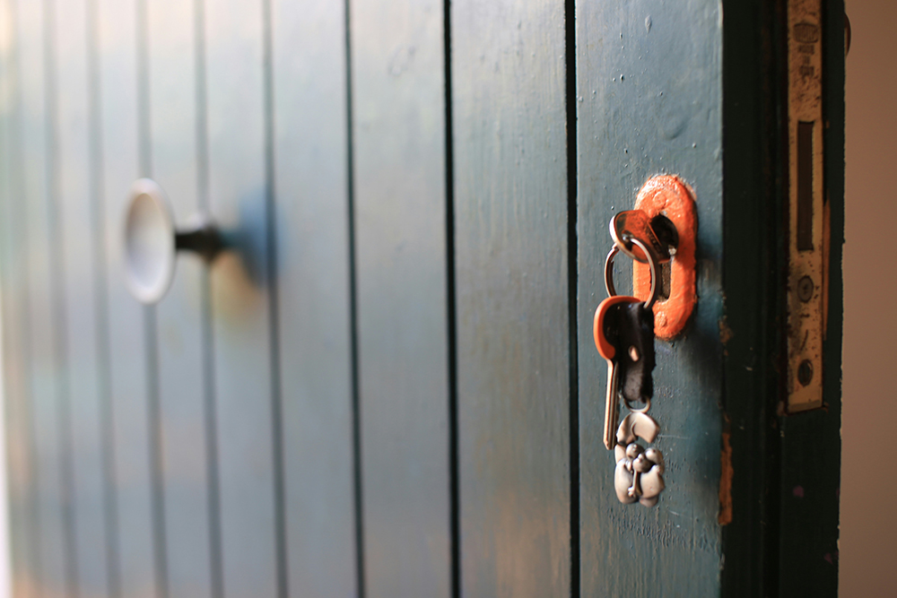 How to fit a new door to an existing frame